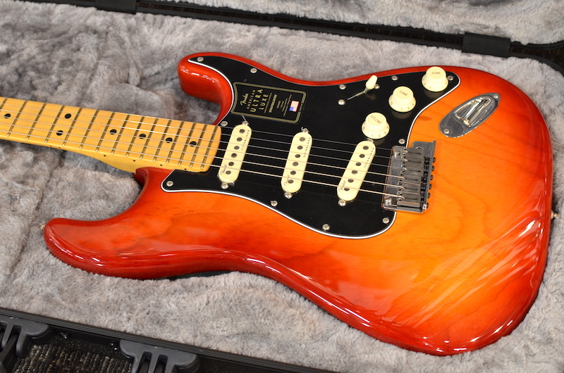 Fender American Ultra Luxe Stratocaster Maple Fingerboard ～Plasma 