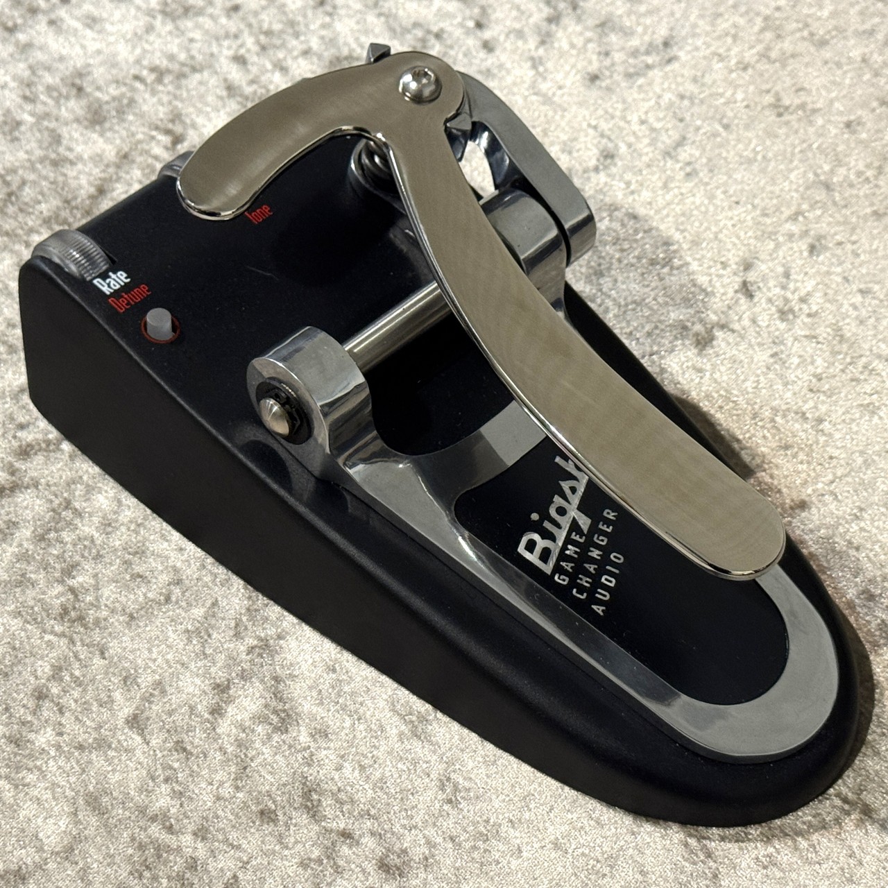 GAMECHANGER AUDIO 【ビグスビーが足元に!】 BIGSBY PEDAL