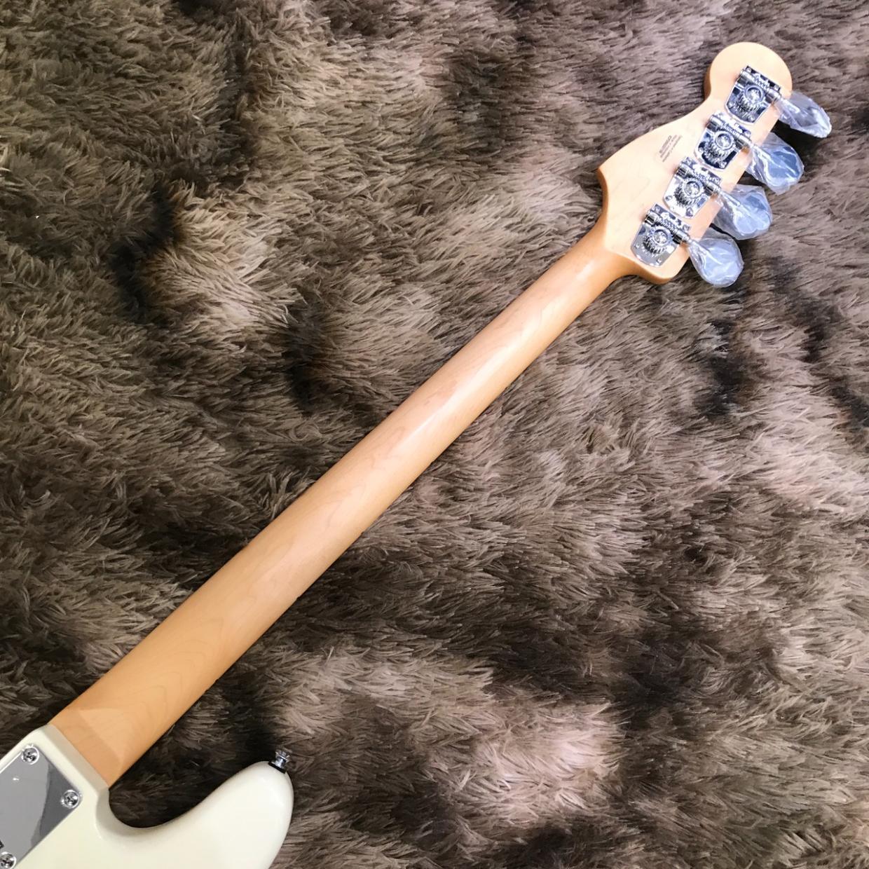 Fender Standard Precision Bass, Maple Fingerboard, Black Pickguard