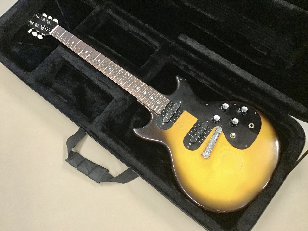 Gibson Melody Maker（ビンテージ）【楽器検索デジマート】