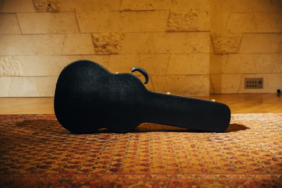 秦基博　完全受注生産盤3DVD＋ギターピックチャーム Gibson Custom Shop 【ご予約受付中!】Hata Motohiro J-45