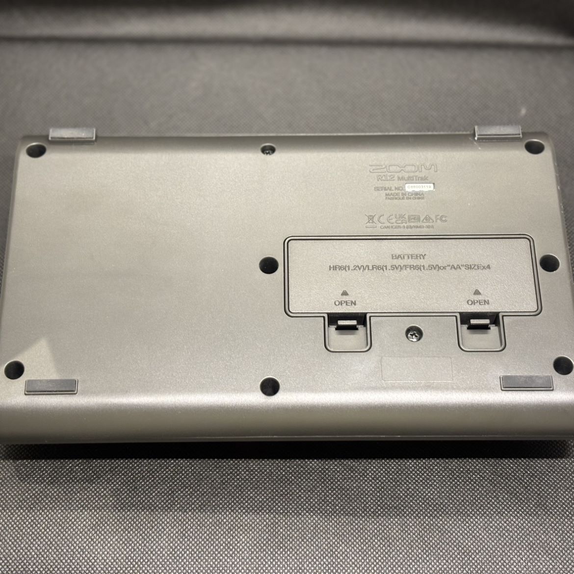 ZOOM R12 MultiTrak（B級特価/送料無料）【楽器検索デジマート】