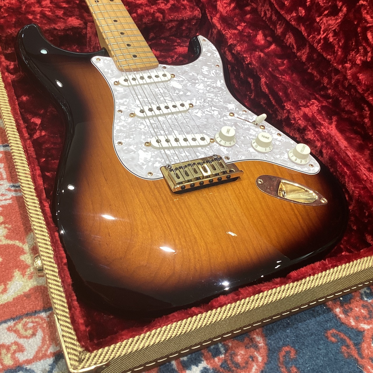 Fender 60TH ANNIVERSARY COMMEMORATIVE STRATOCASTER® 2CS【国内入荷 