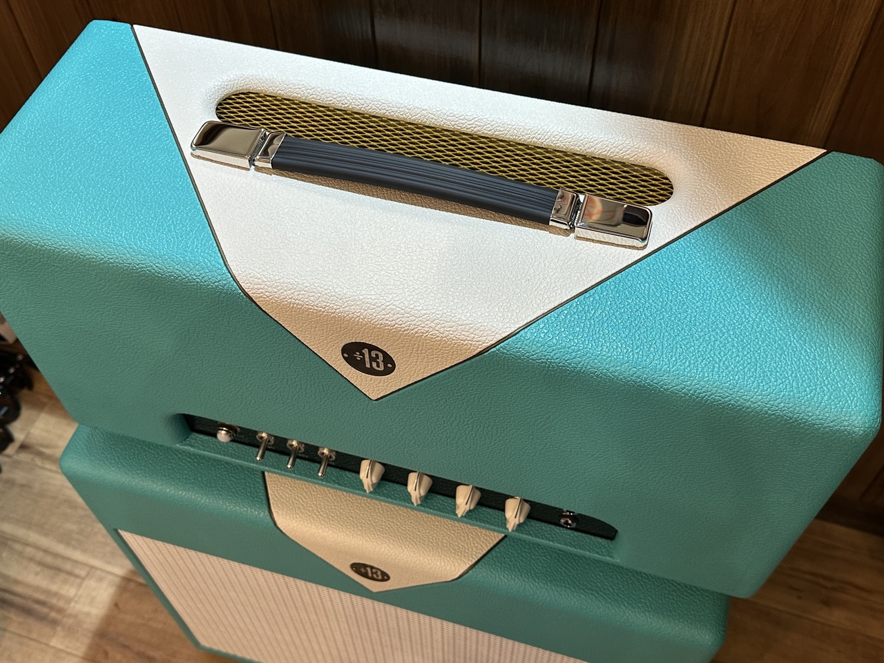DIVIDED BY 13 CCC 9/15 Head + 1x12f Cabinet Teal Bronco / Ivory