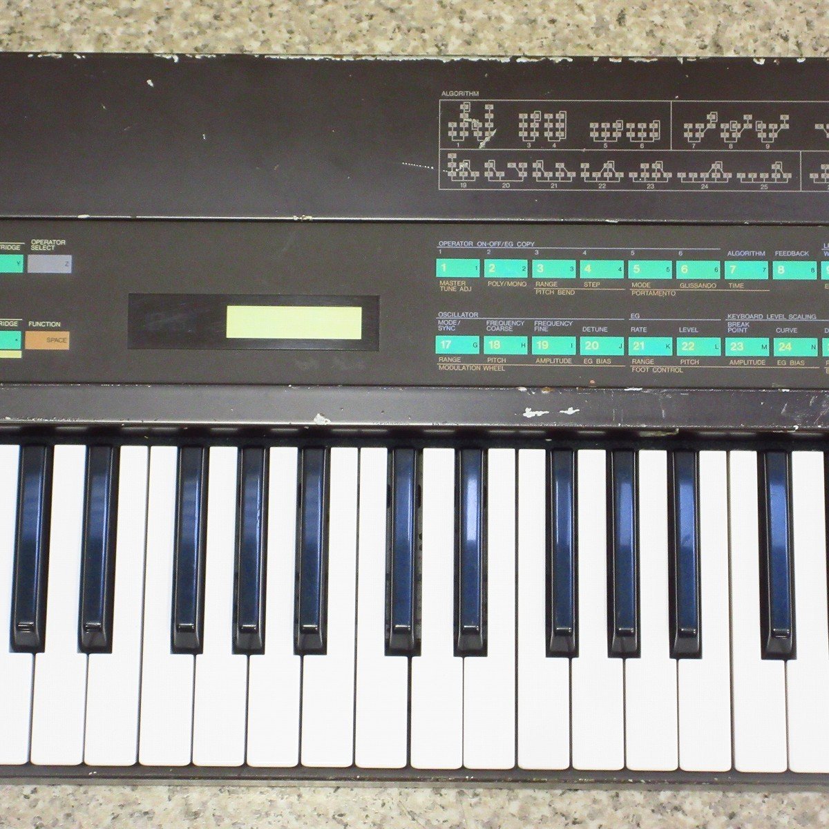 YAMAHA DX7 