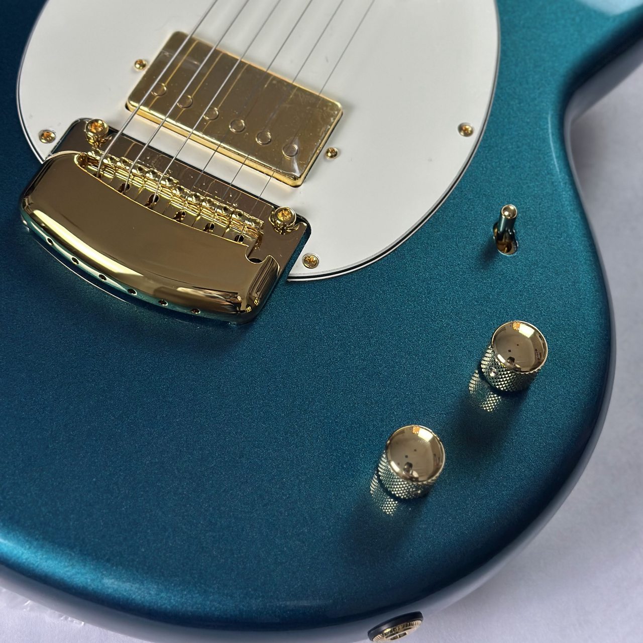 MUSIC MAN 【国内入荷3本!】StingRay II Deluxe collaboration with