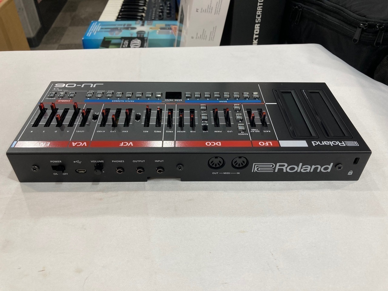 Roland Boutique JU-06 ◇美品中古入荷!名機JUNO-106をブックサイズで再現（中古）［デジマートSALE］【楽器検索デジマート】