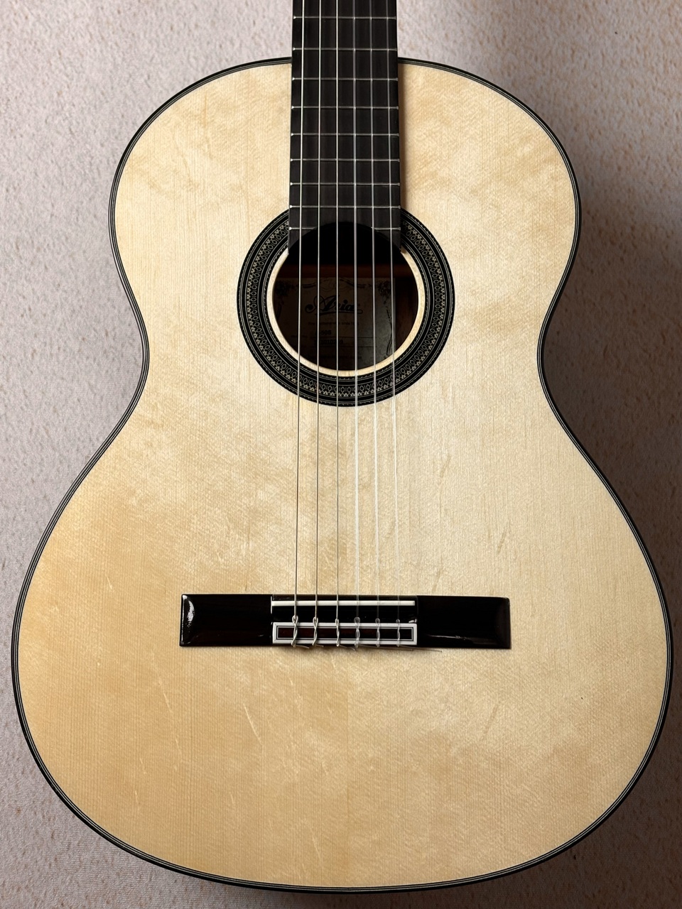 ARIA 【入門にピッタリの一本!!】A-50S 【ベアクローが目立つ杢目 