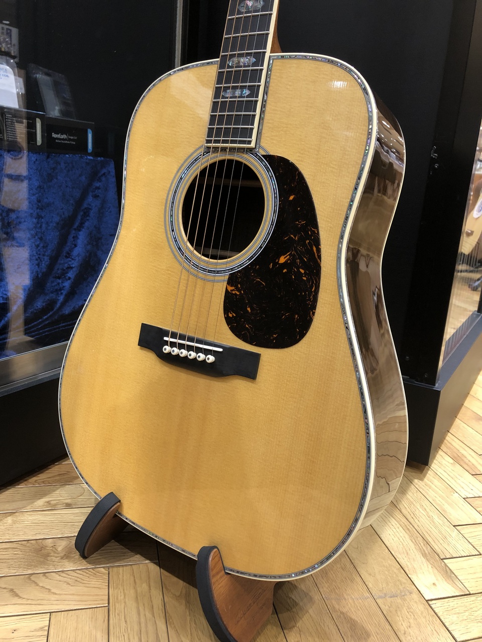 Martin   マーティンD45の陶器製置物　限定生産品 Martin マーティンD45の陶器製置物限定生産品