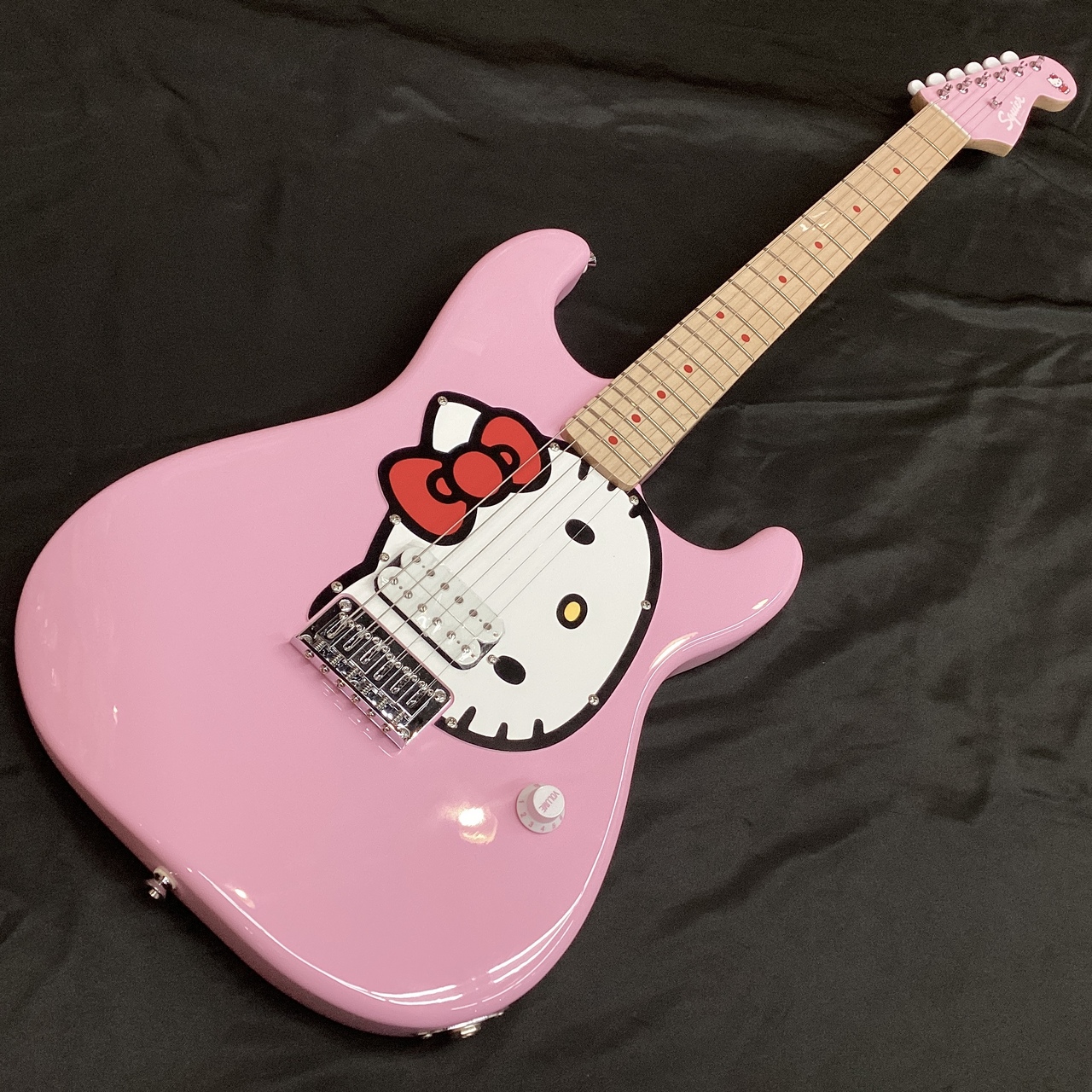 Squier by Fender Limited Edition Hello Kitty Stratocaster (スク