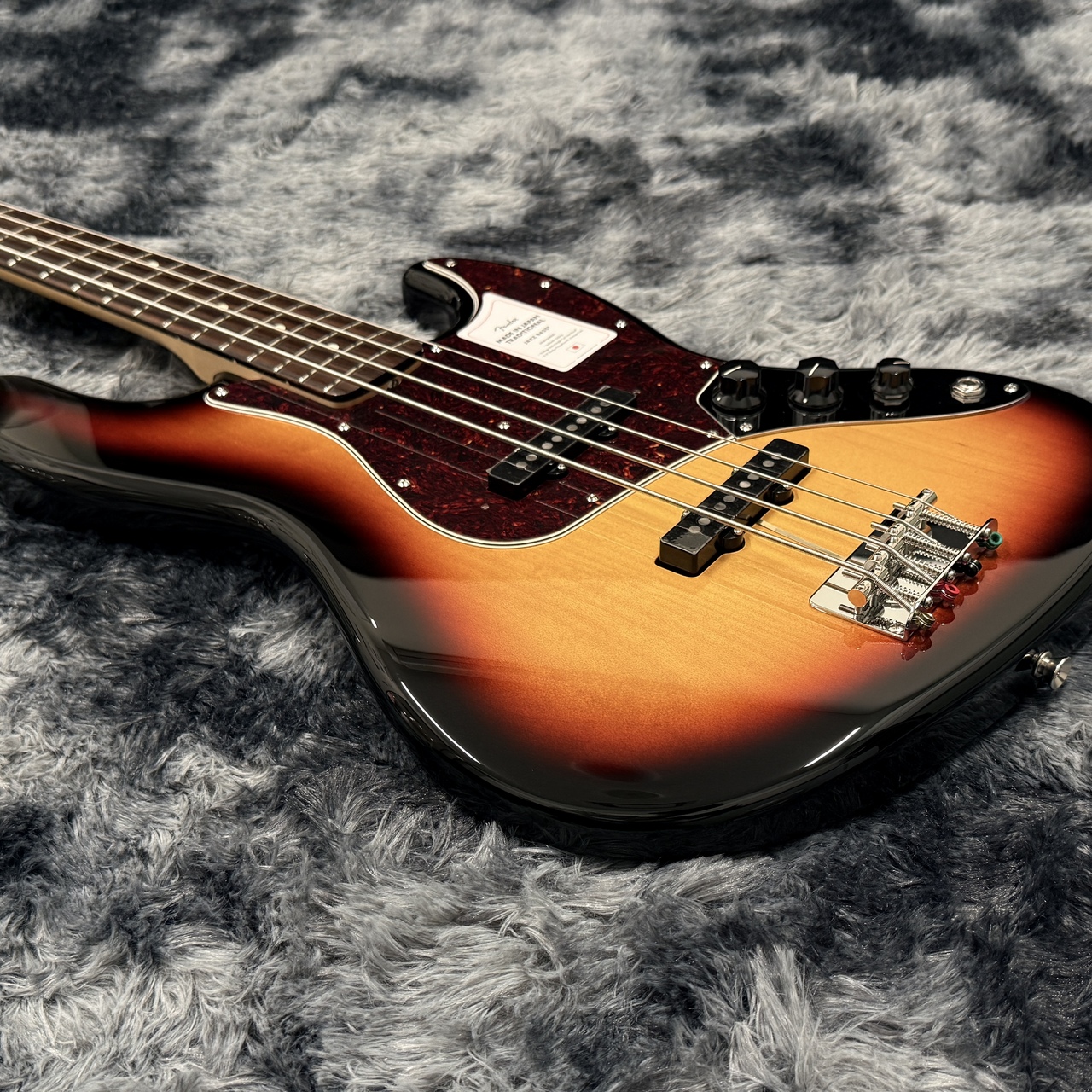 Fender Made in Japan Traditional 60s Jazz Bass 3-Color Sunburst