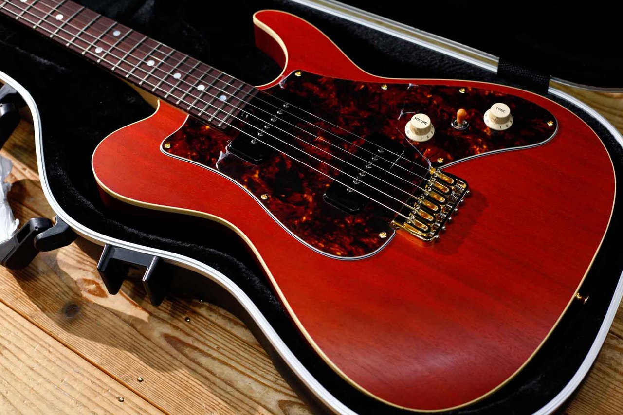 ギター Crews Maniac Sound VEGAS V2 エレキギター】Crews maniac soundより、ジャズやブルージーで定評の