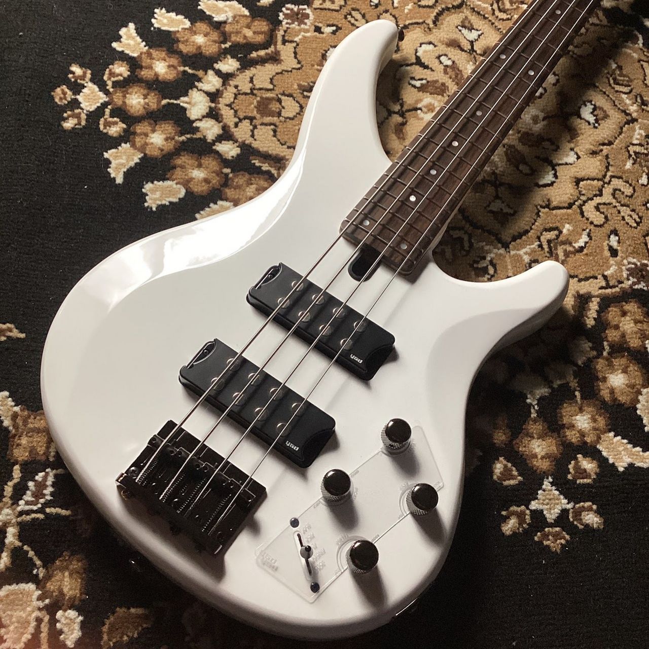 Yamaha TRBX304 White ヤマハ エレキベース + ストラップ Yamaha
