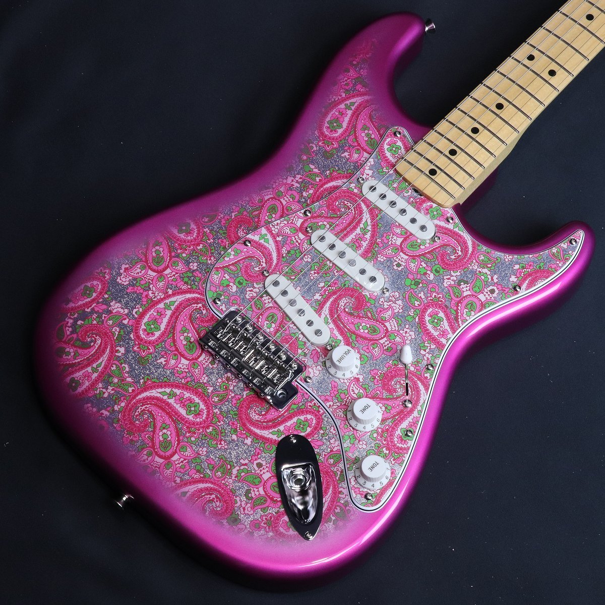 Fender Made in Japan Limited Stratocaster Maple Fingerboard Pink