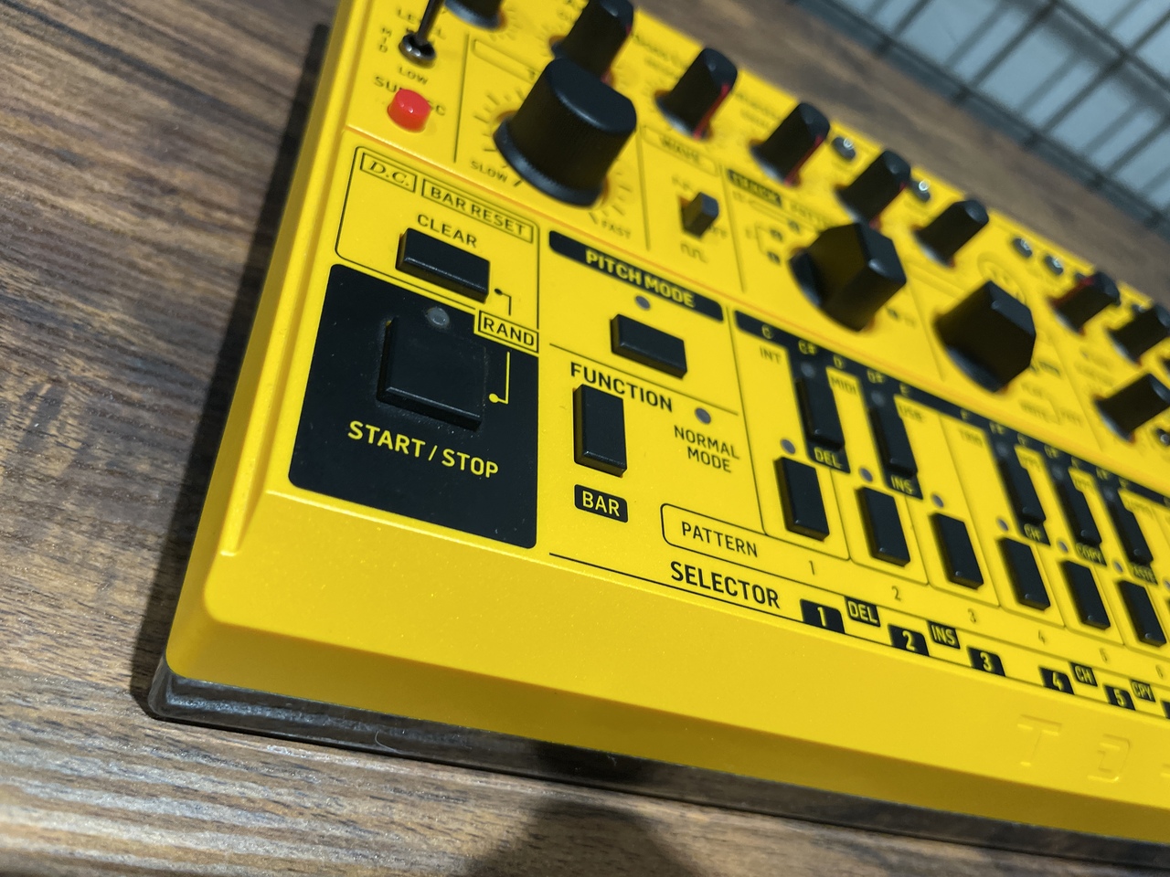 BEHRINGER TD-3-MO-AM Modded Out モデル（中古）【楽器検索デジマート】