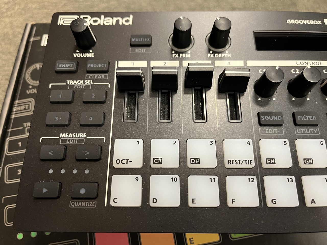 Roland MC-101【中古】（中古）【楽器検索デジマート】