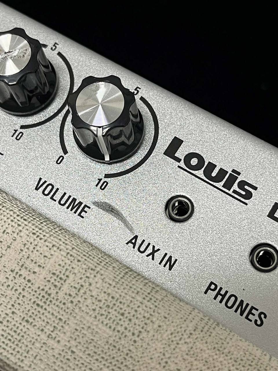 Louis LBA-10 Milkey White 10Wベースアンプ 【中古】（中古）【楽器