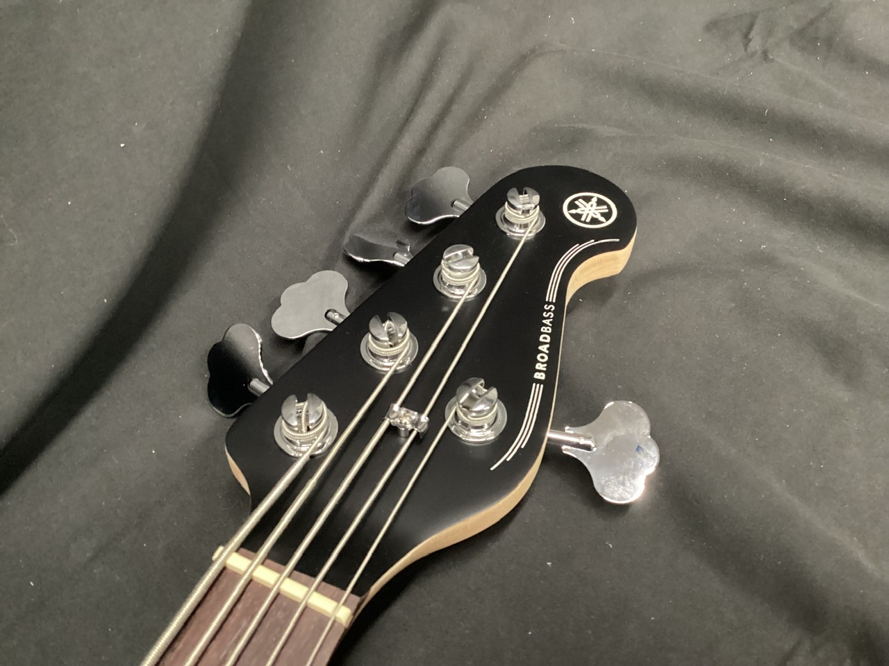 YAMAHA BB235 BL(エレキベース 5弦 ブラック)（新品）【楽器検索
