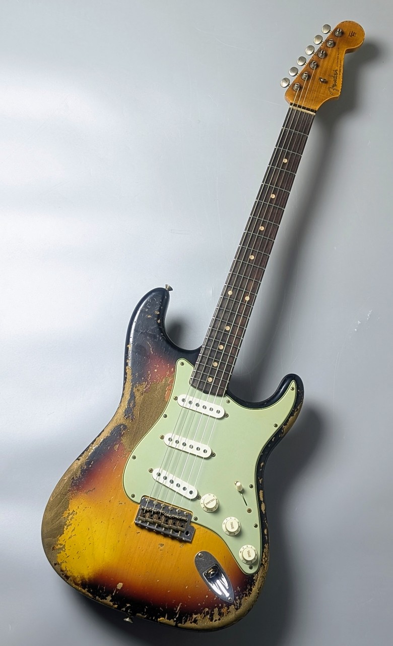 Stratocaster サンバースト | フル カスタム レリック仕様 Stratocaster サンバースト | フル カスタム レリック仕様 Fender
