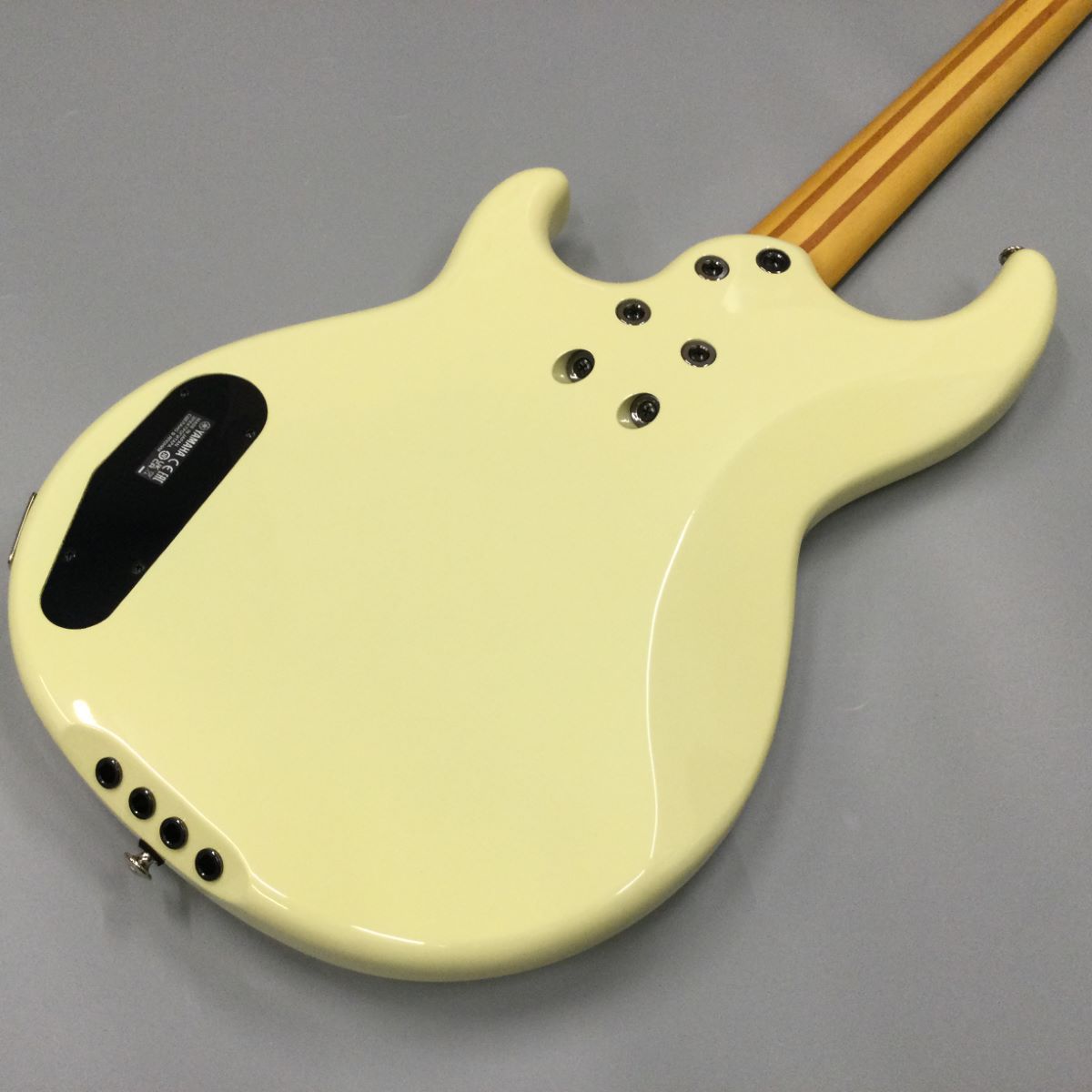★美品★ YAMAHA BBP34 Vintage White Yamaha BBP34 Vintage White 4-string Electric Bass Guitar