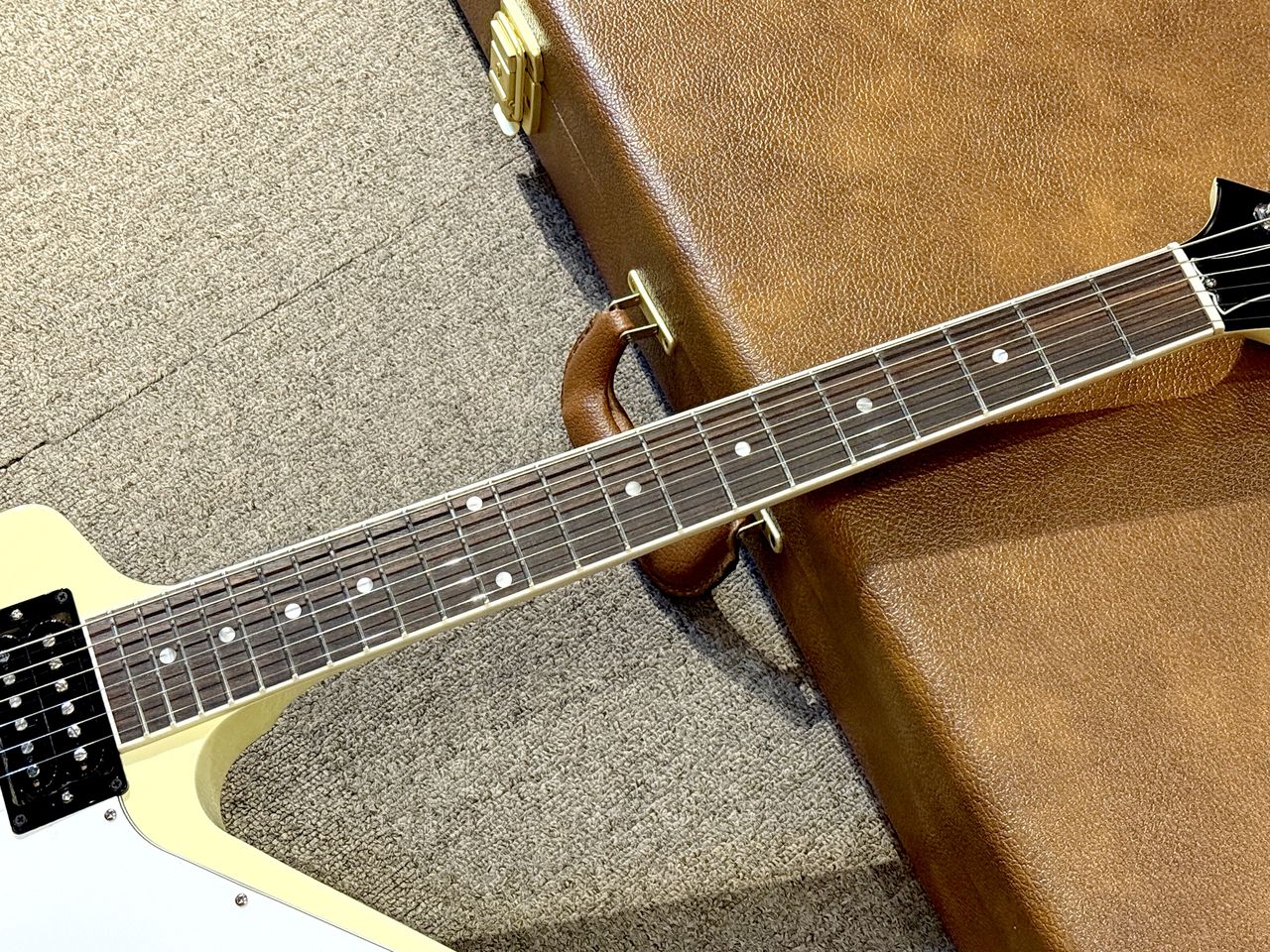 Gibson 70s Explorer Classic White 2023（中古）【楽器検索デジマート】