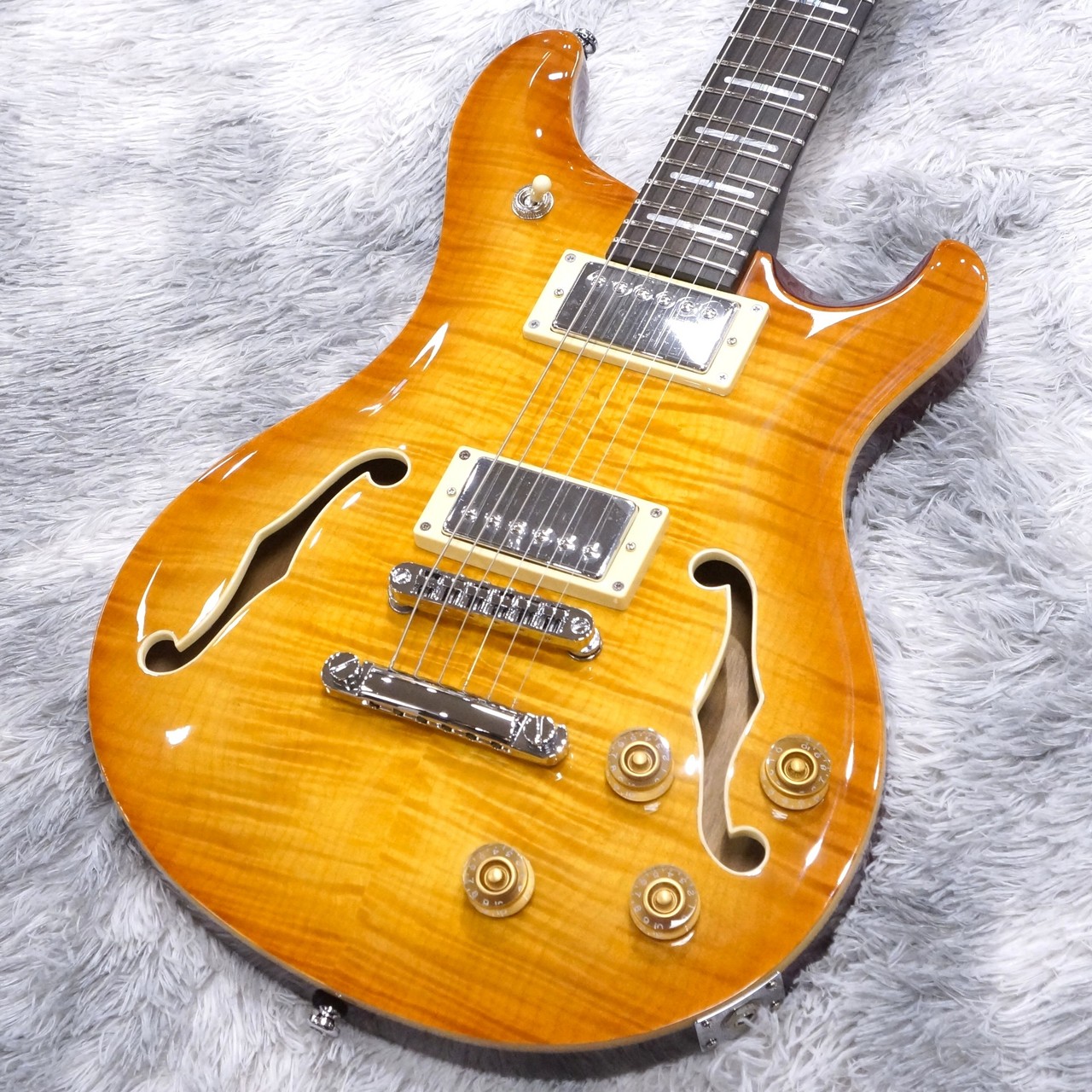 Sire Larry Carlton Q7 Hollow / AB(Amber Burst)【2.49kg】（新品