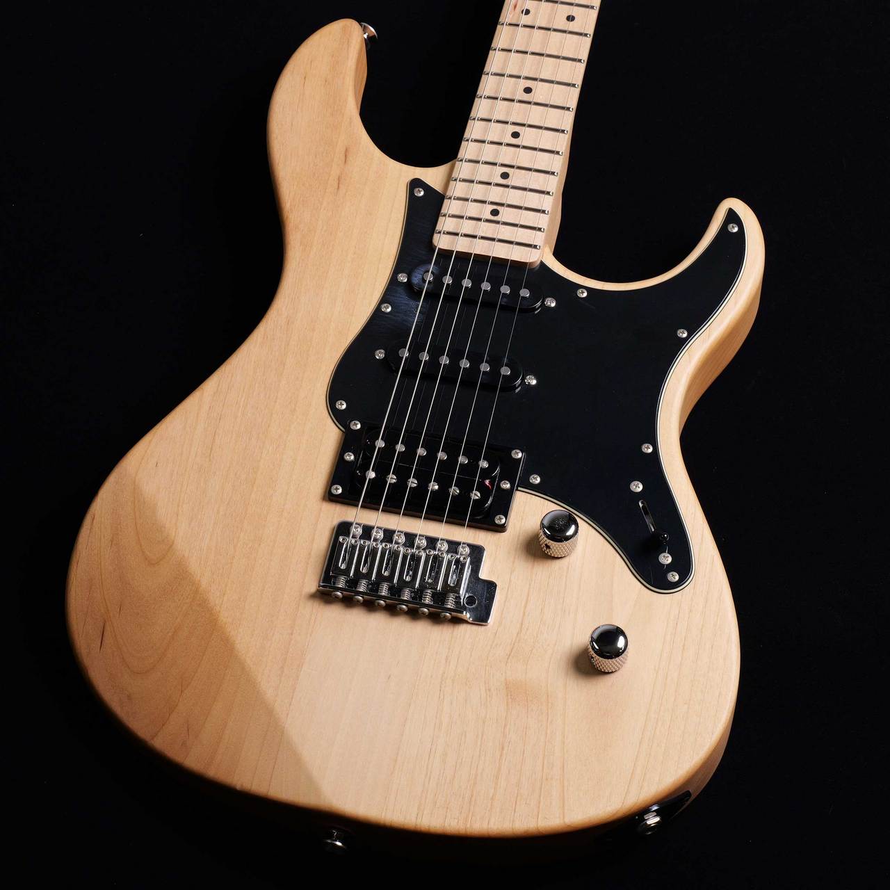 美品 YAMAHA Pacifica112VMX イエローナチュラルサテン YAMAHA / PACIFICA 112VMX YNS (イエローナチュラルサテン) ブラック