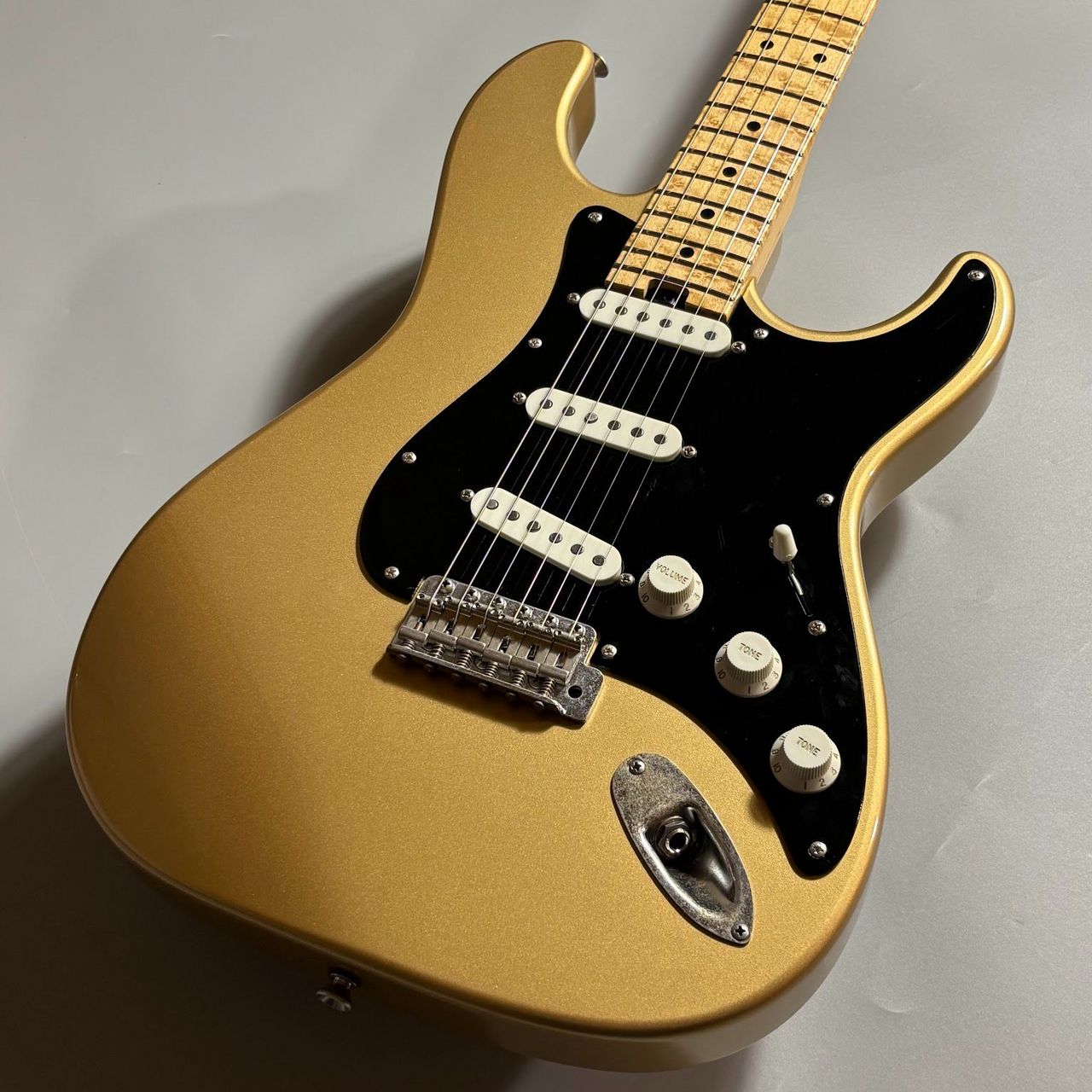 Altero Custom Guitars 【現物画像】 Astra 54 Modern Brass Gold