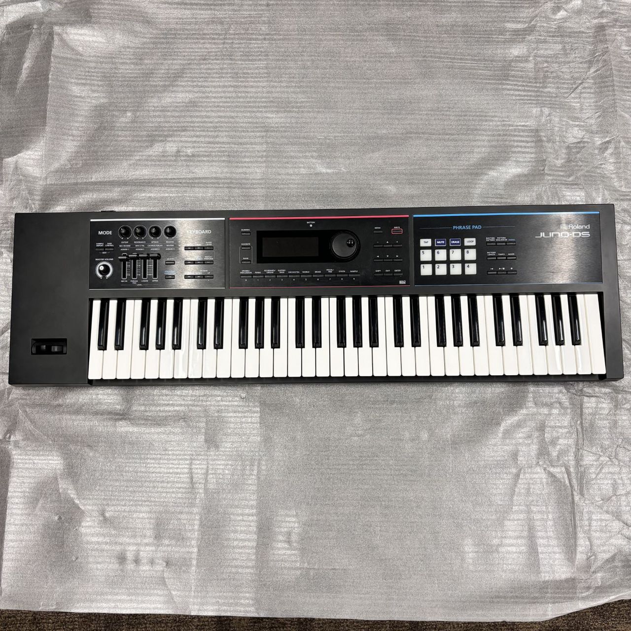 Roland Juno-DS（61鍵） シンセサイザー　中古／一部鍵盤不良あり 美中古 Roland JUNO-DS ソフトケース付き 61鍵｜Yahoo!フリマ