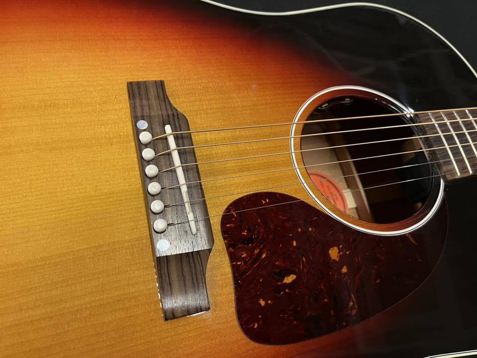 Gibson Custom Shop J-45 Standard Red Spruce Tri Burst（新品