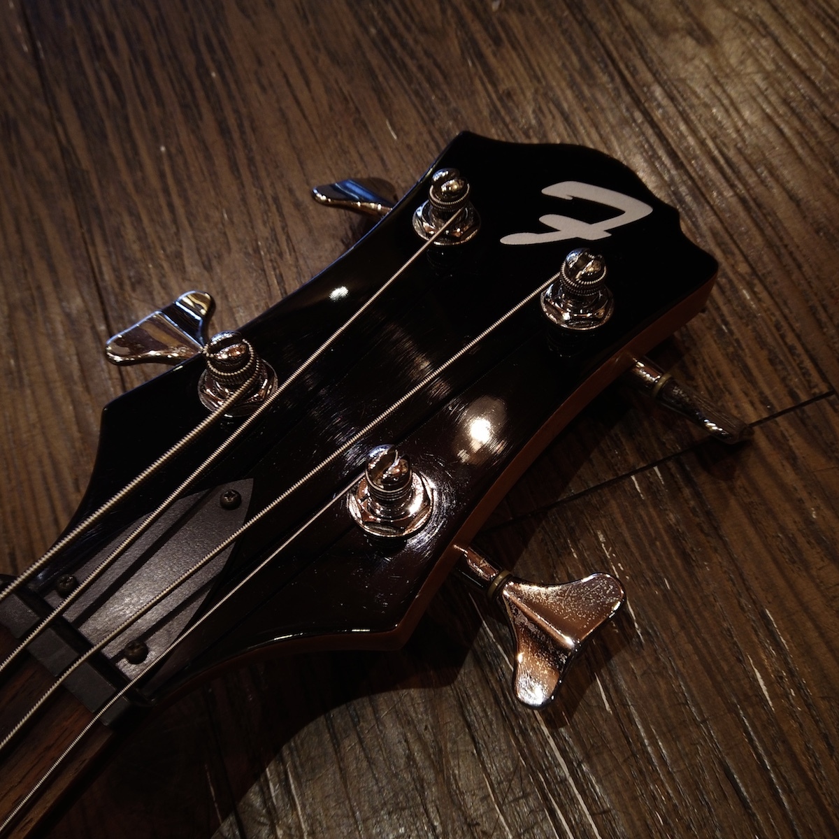Founder Electric bass 1970年代 変形ベース ファウンダー（中古/送料