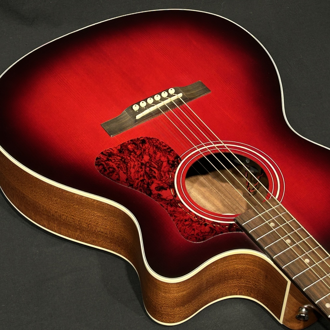 最終価格　GUILD OM-240CE GUILDからOM-240CEに大人で遊び心あるカラーが登場!！