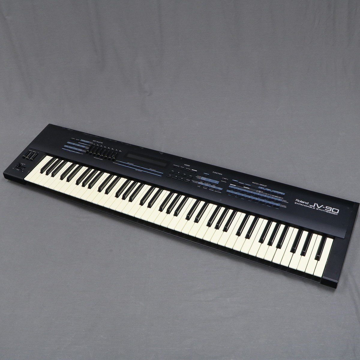 Roland JV-90 expandable synthesizer