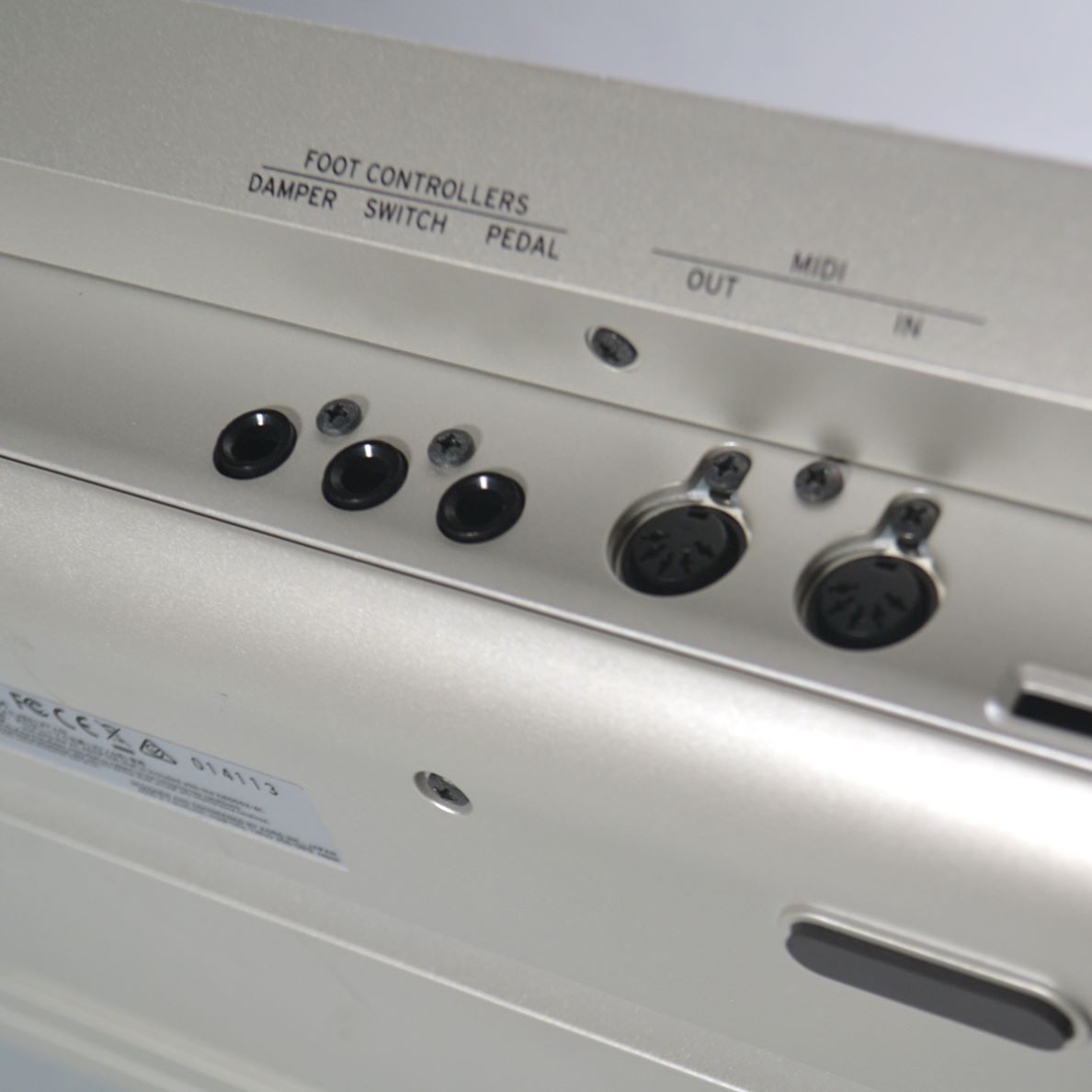 KORG KROSS2-61-SC (限定ホワイト) 【ケース・TRITON音色SDカード付属