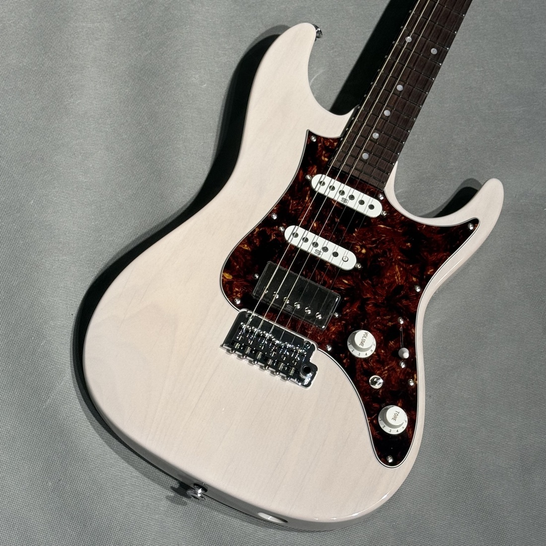 Ibanez AZ2204N AWD Antique White Blonde（新品特価）【楽器検索