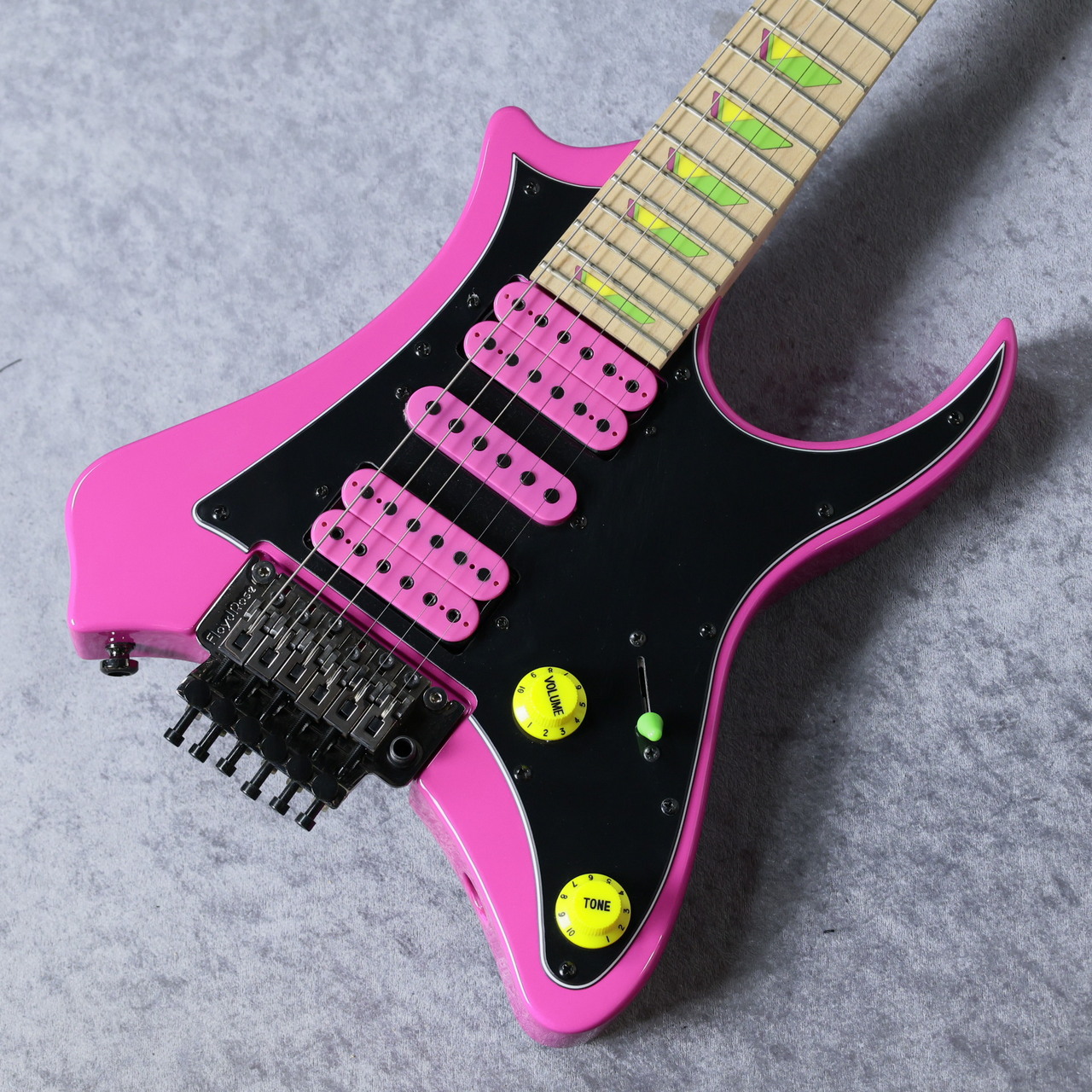 Traveler Guitar Vaibrant Deluxe V88X Hot Pink（中古）【楽器検索