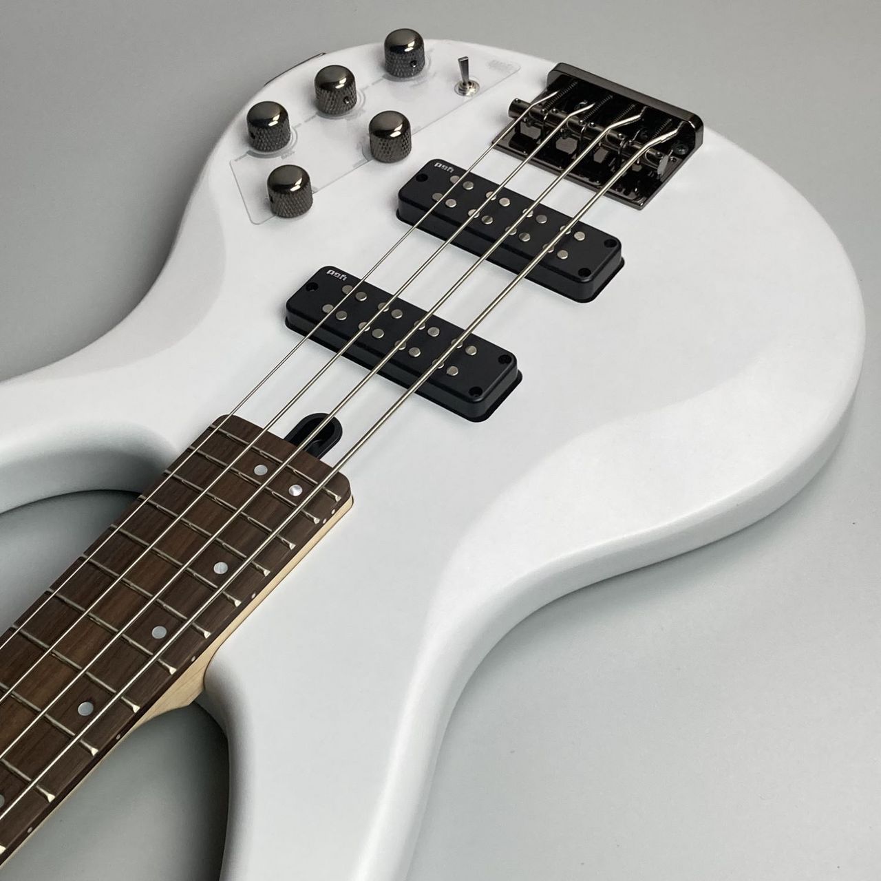 YAMAHA TRBX504 Translucent White ベース【現物画像】（新品