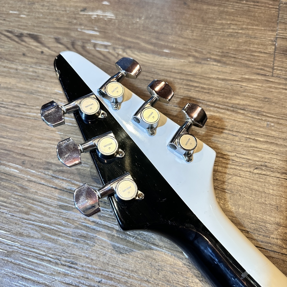 Morris Hurricane Vivian Black White 1980s V Style Electric Guitar