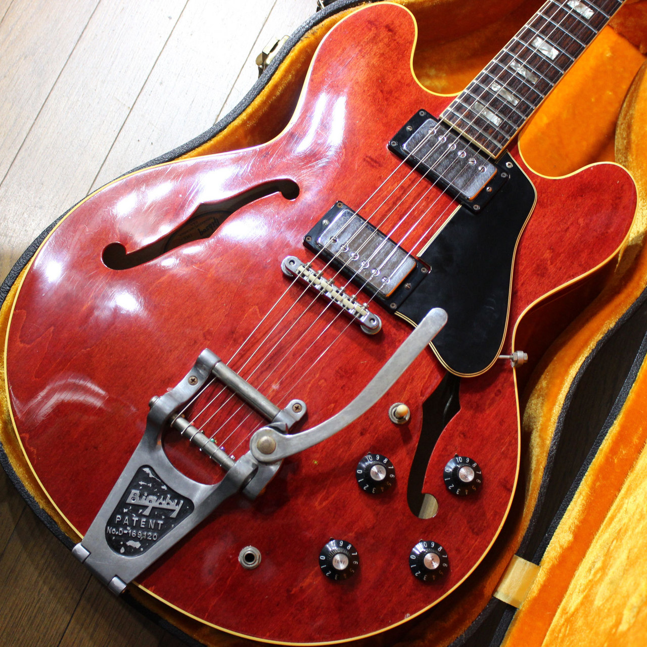 Gibson ES-335 Cherry ギブソン ES335 チェリー 1969-1970年製です
