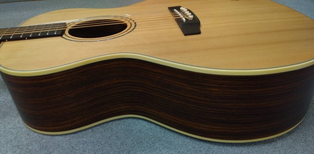 ヤイリ、アコースティックギター スプルースボディ ヤイリ、アコースティックギター スプルースボディ
