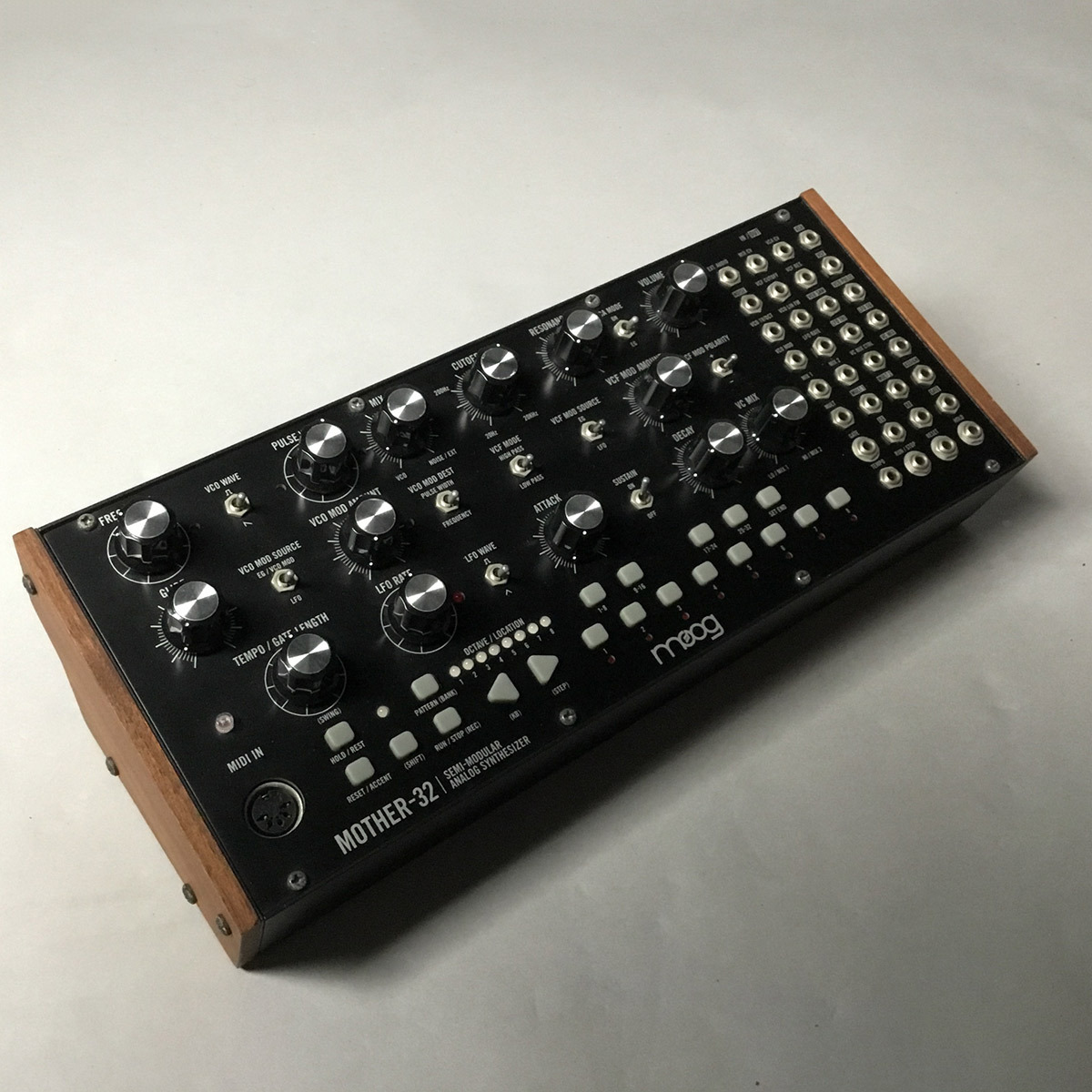 Moog Mother-32 【１台限定B級品特価！】セミモジュラー・シンセ（B級