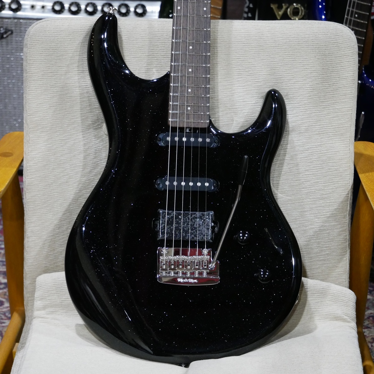 HEUGN Luke Black size2　美品 MUSIC MAN Luke 4 HSS Black Sparkle （新品/送料無料）【楽器検索