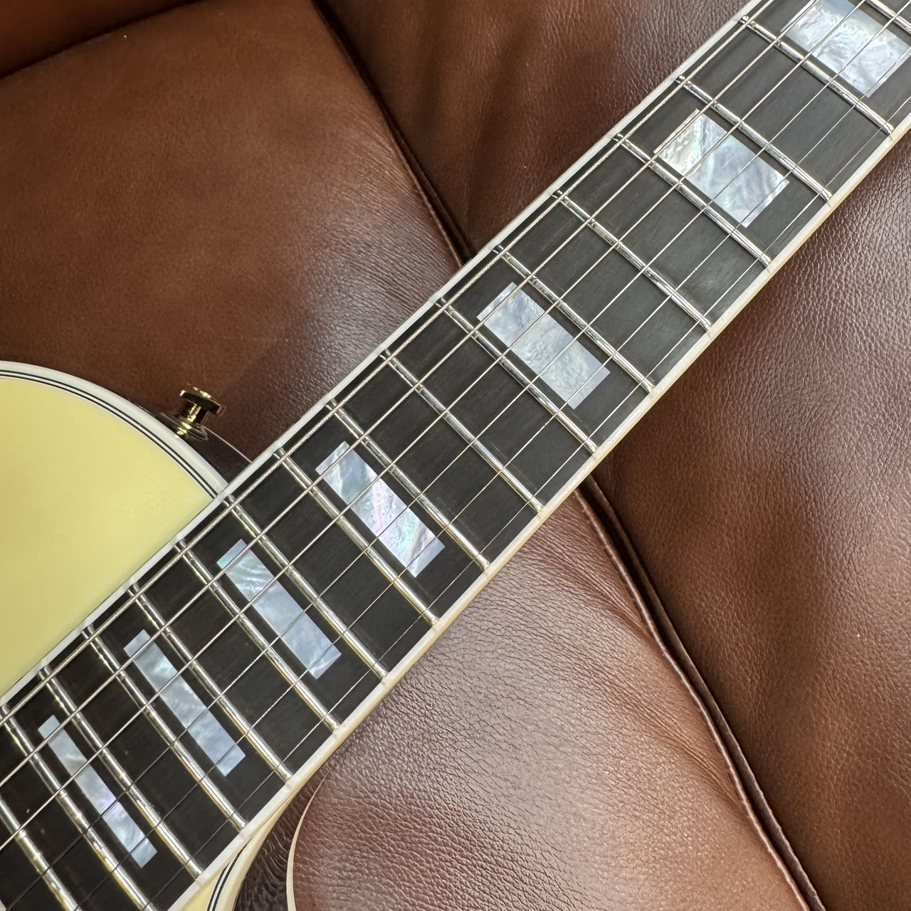 Gibson 【レア物】Les Paul Custom 70s / Butter Cream #210940088