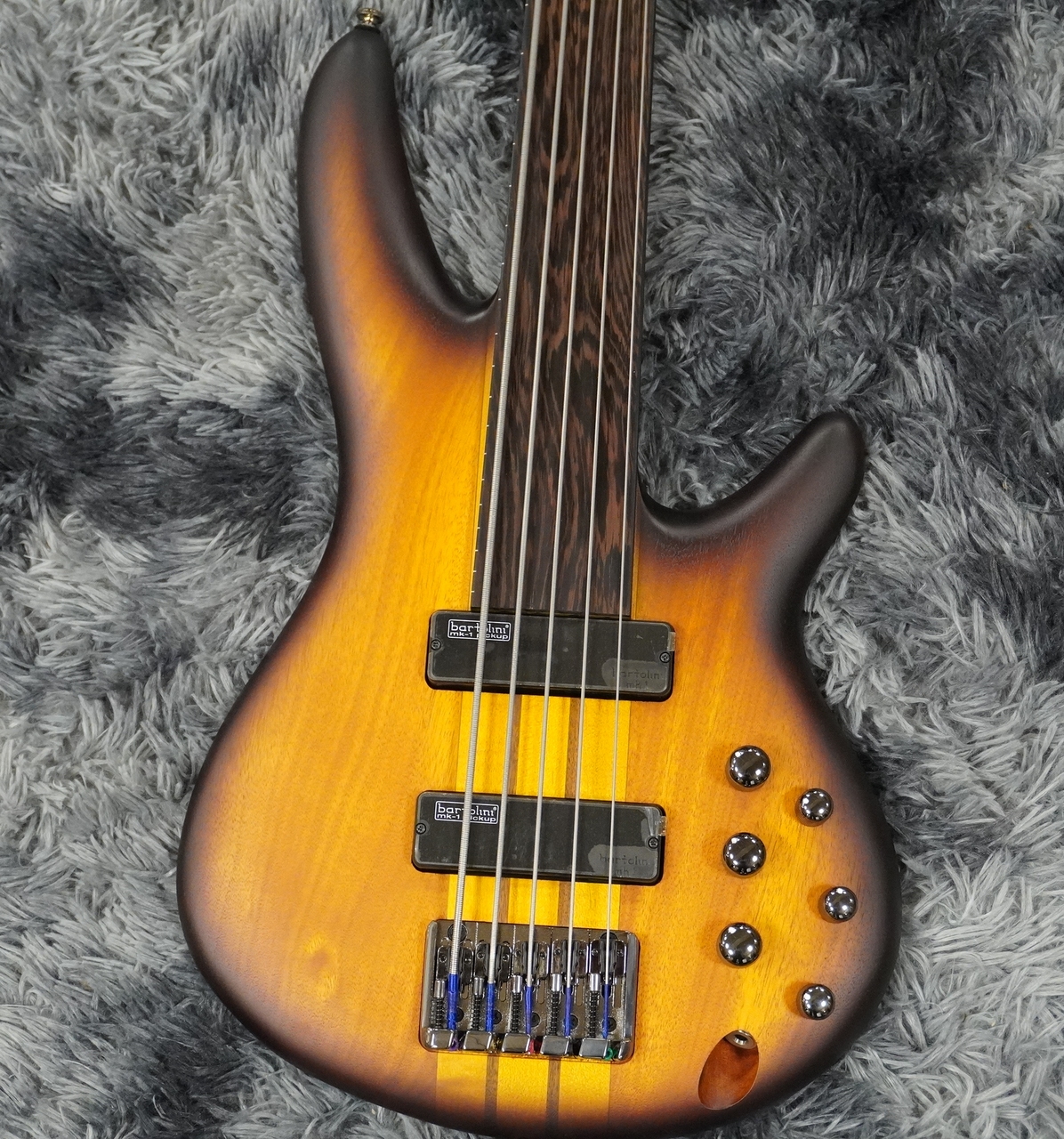 IBANEZ SRF700 BBF 美品フレットレス ベース IBANEZ SRF700 BBF フレットレス エレキベース(本当のピエゾ