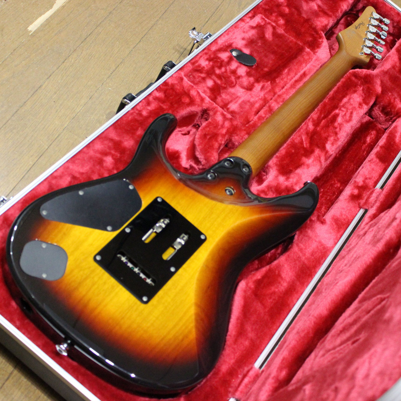 Ibanez AZ2202A-TFB エレキギター サンバースト ハードケース付 Ibanez AZ2202A-TFB エレキギター サンバースト ハードケース付