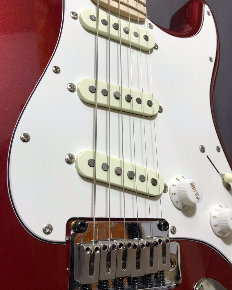 Squier by Fender STANDARD STRATOCASTER（新品）【楽器検索デジマート】