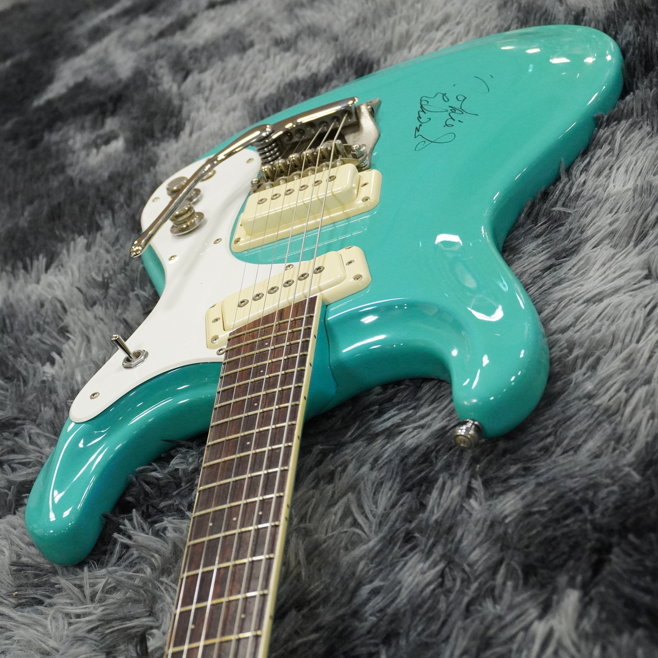 Mosrite Super Excellent '65 .signed The Ventures Nokie Edwards