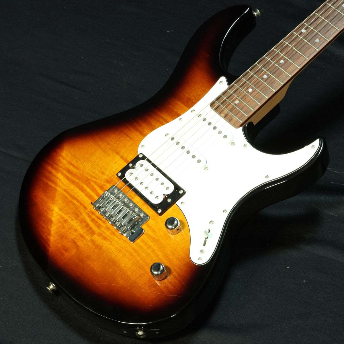 ゆ*ん様 YAMAHA Pacifica PAC212VFM ほぼ未使用 YAMAHA Pacifica PAC212VFM 【福岡店】（中古）【楽器検索デジマート】
