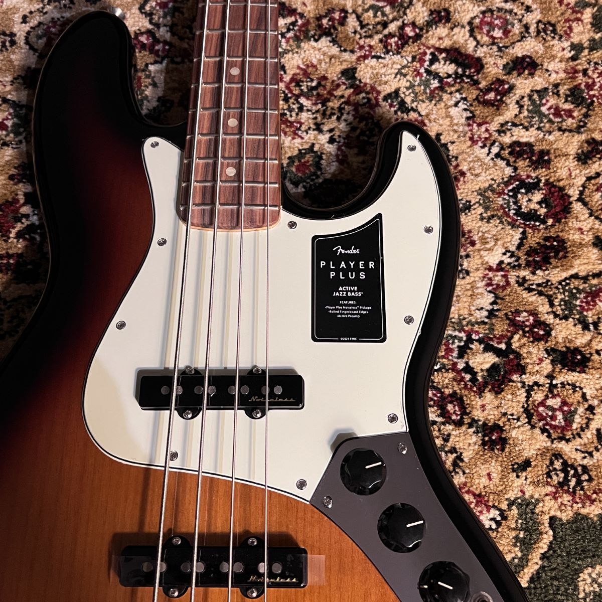 ベース fender Player Plus Jazz Bass Fender Player Plus Active Jazz Bass - 3-tone Sunburst with