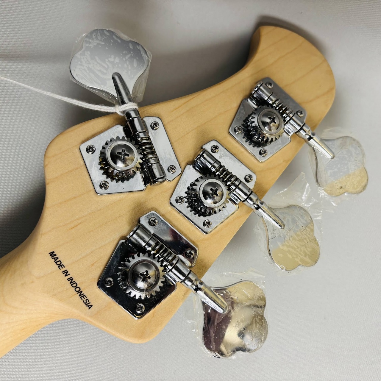 Sterling by MUSIC MAN SUB RAY4 Olympic White Gloss 【島村楽器限定